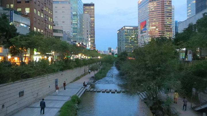 冬日见牧牛人担青草归-星空体育APP网站