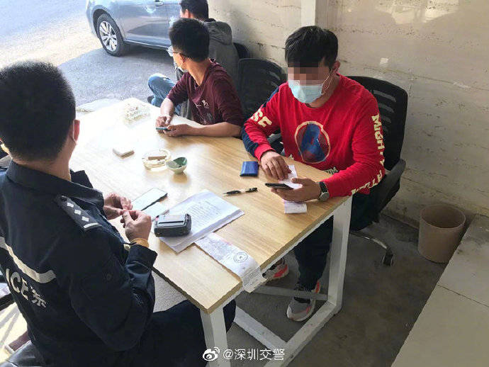 
不按划定使用转向灯！罚款300元、记1分！‘星空体育app下载’(图2)