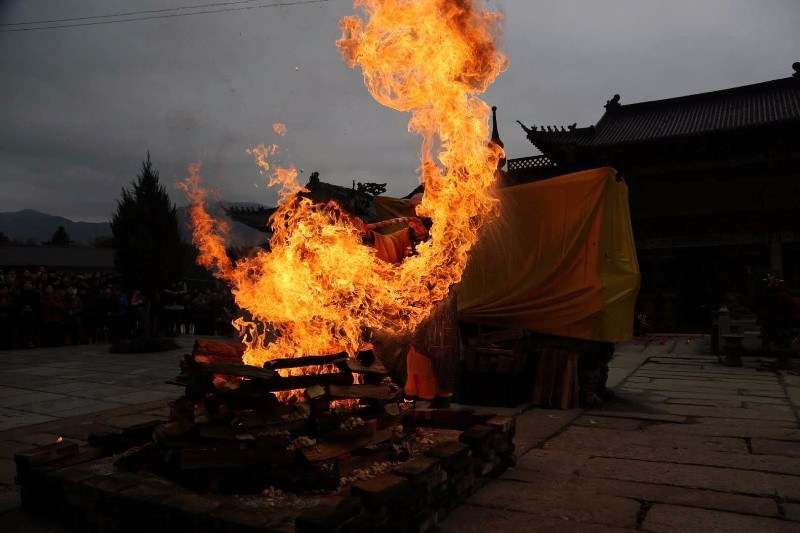 【星空体育APP】智联推出“2019年白领年终奖调研报告” 仅三成白领能拿到年终奖