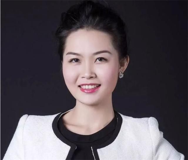 
她17岁成海底捞服务员 如今身家30亿：努力拼搏 终能逆风翻盘“星空体育APP”(图5)